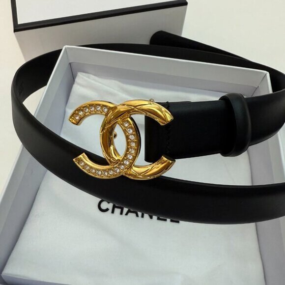 Opulent Quilted Belt with Textured Gold Buckle - Picture 4 of 7